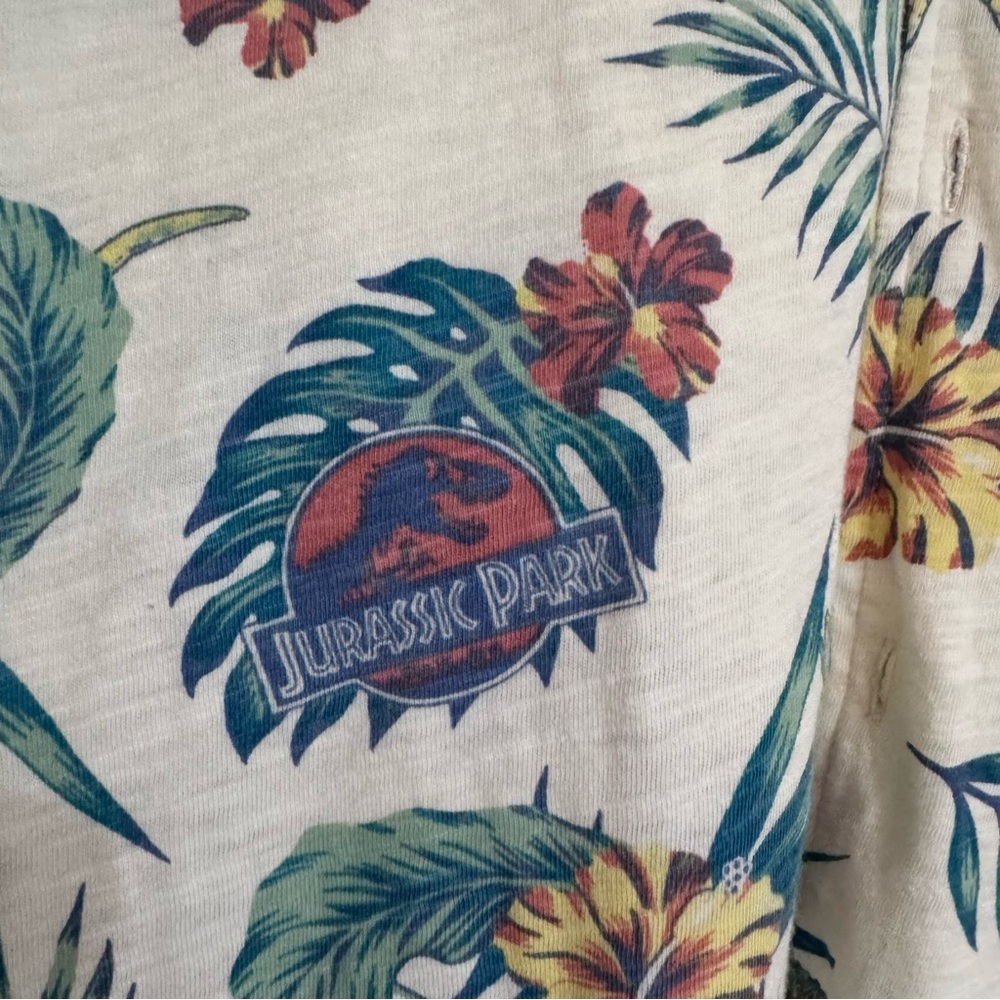 Jurassic World Park Ranger Button Down Hawaiian Camp Shirt XL Jungle Print - Picture 6 of 10